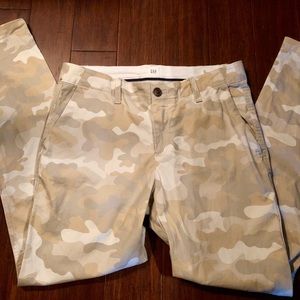 GAP Pants - GAP camo “girlfriend chino” pant GAP Pants - GAP camo “girlfriend chino” pant